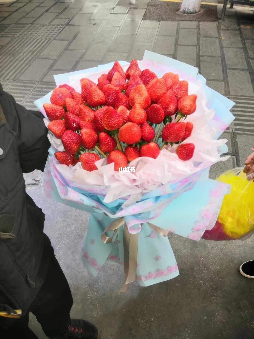 可爱公主草莓蛋糕图片_可爱公主草莓图片_可爱草莓公主