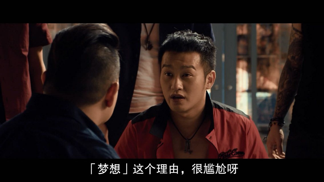夜晚一个人看的东西_人在夜晚看东西有噪点吗_看夜晚宾馆客房里的百态人生