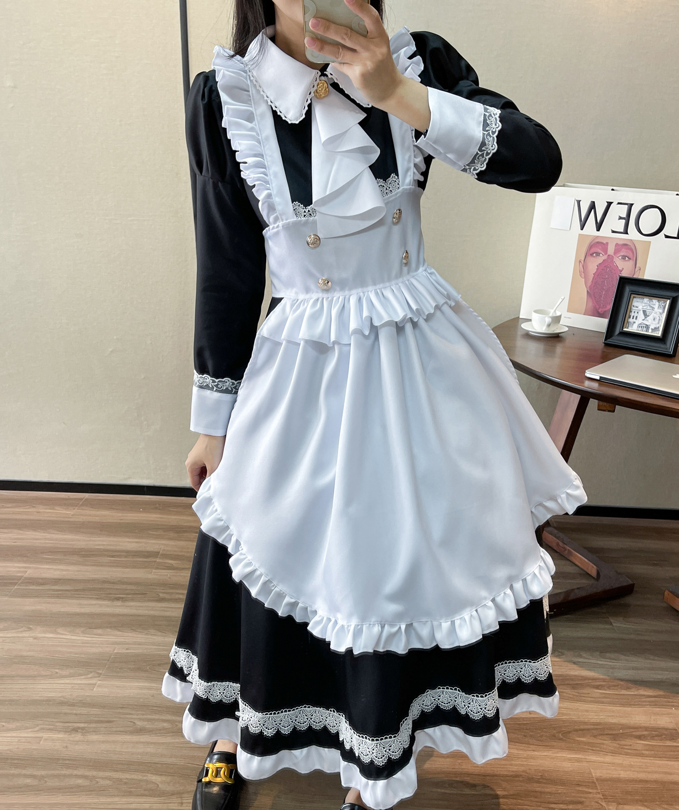 日本性感女仆兔女郎装_美女穿女仆装_穿暴露装上街美女