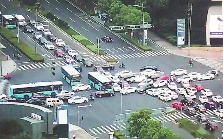 堵车_堵车的幽默说说_堵车图片