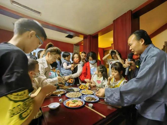 温泉关战役中那些怪人是真的吗_温泉关战役_温泉关战役结局