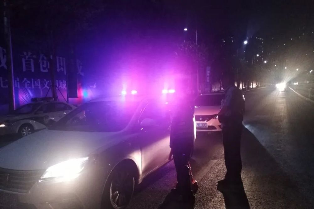 警察玩游戏_打警察游戏叫什么手机版_手机打警察游戏