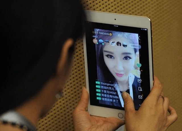 直播平台手机游戏用什么软件_直播手机游戏的平台_游戏直播平台用什么手机