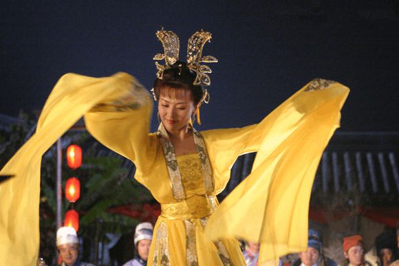 绪衣氏_衣更真绪_绪衣字旁