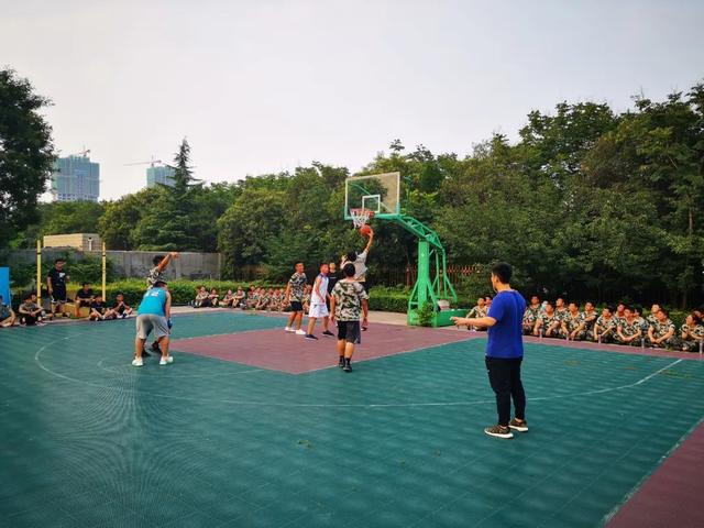手机里打篮球的游戏_篮球打手机游戏里有什么_手机打篮球的游戏叫啥