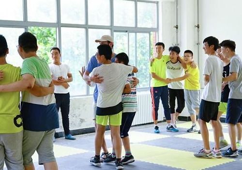 40人集体游戏,增进团队协作，打造欢乐时光