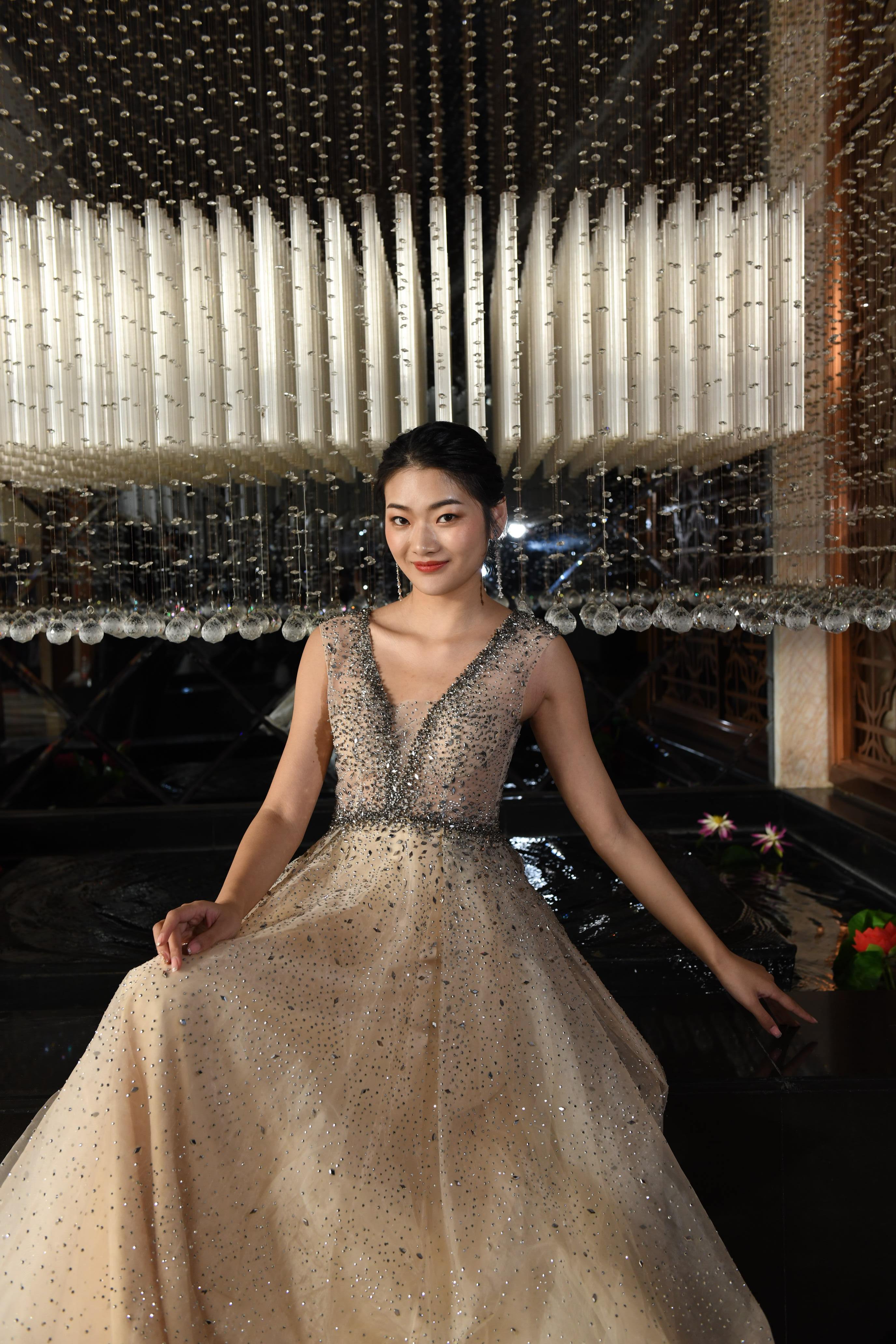 美女夜店慢摇热舞视频脱衣_国外美女在家脱衣热舞视频_美女脱衣游戏