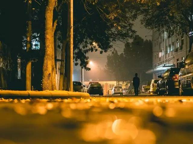 三更半夜有我陪你app怎么下_人肉体内下陪_陪诊陪护app引导页设计素材