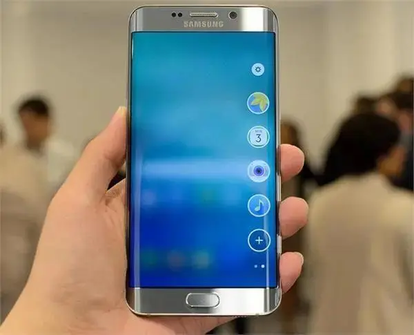 三星发抖屏幕玩手机游戏怎么办_三星手机玩游戏屏幕发抖_三星屏幕打游戏