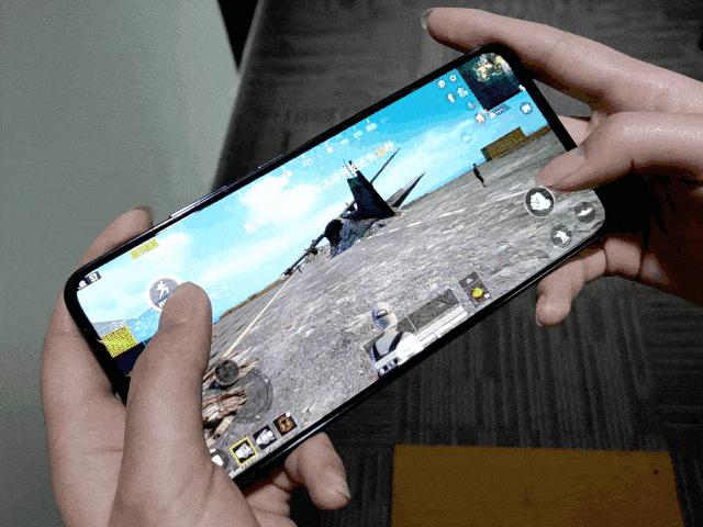 三星发抖屏幕玩手机游戏怎么办_三星手机玩游戏屏幕发抖_三星屏幕打游戏