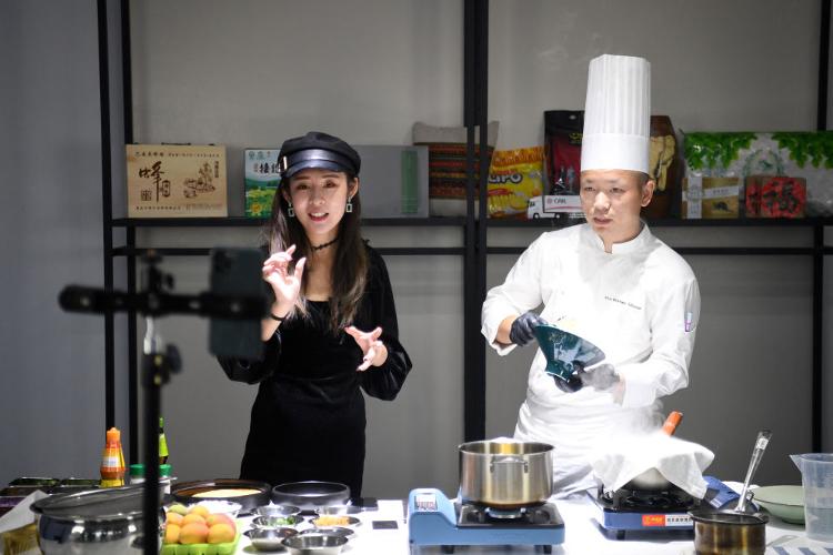 直播预言什么意思_游戏主播说预言是什么意思_游戏直播带预言功能的手机
