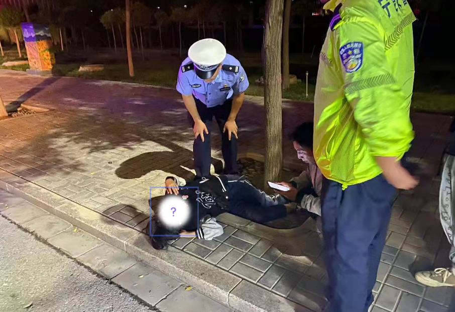 骑车玩手机会怎么样_骑车玩手机违法吗_骑车要不要玩手机游戏