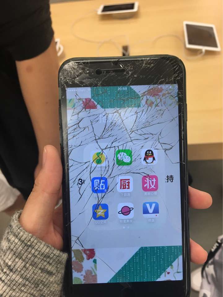 颠倒屏幕打手机游戏会卡吗_玩游戏手机倒屏_手机打游戏的屏幕颠倒了